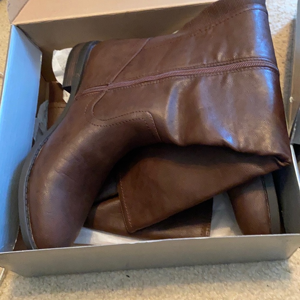 Never worn.  Past return date. My loss, your gain.